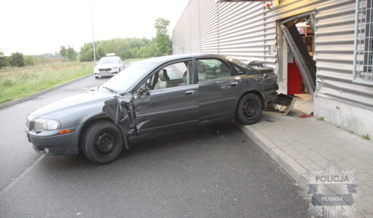 Staranowali drzwi autem, wybili szyby, zwinęli łup i… wpadli