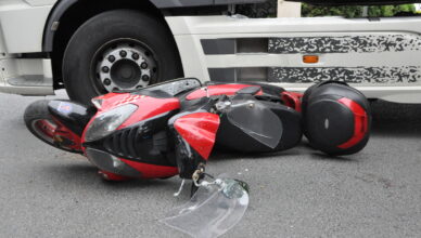 Policjant wracający z kursu aspiranckiego ruszył na pomoc uczestnikom zdarzenia drogowego