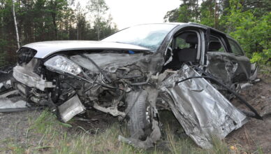 O krok od tragedii. Groźne zdarzenie z udziałem młodych kierowców. Dwie osoby trafiły do szpitala