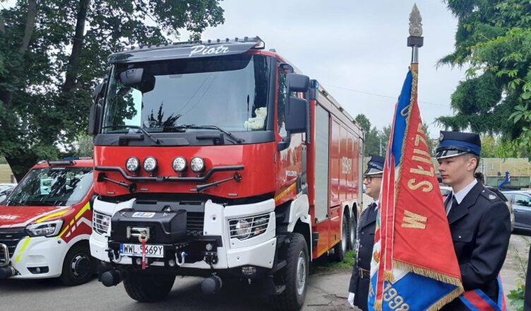 Przekazanie nowego ciężkiego samochodu ratowniczo-gaśniczego dla Ochotniczej Straży Pożarnej w Wołominie