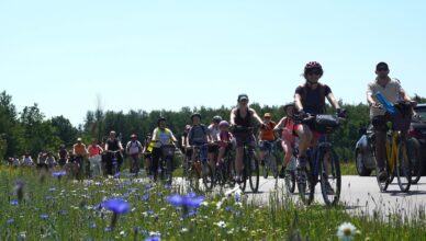 Rajd rowerowy „Odjazdowy Bibliotekarz” zgromadził ponad setkę rowerzystów