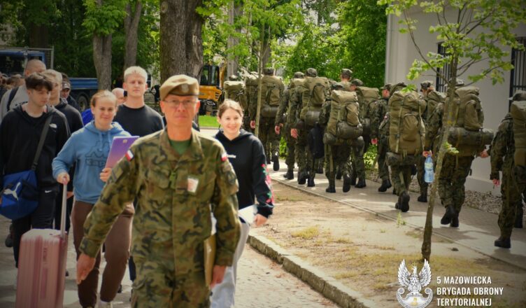 5 MBOT szkoli młodzież z Mazowsza – ruszyły „Wakacje z WOT”