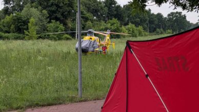 Na DW631 zderzenie motocykla z osobówką - na pomoc wezwano LPR