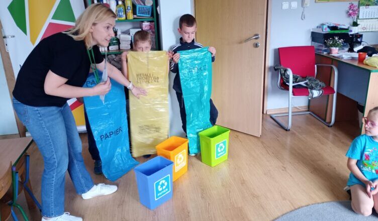 Ząbki - Warsztaty "EkoGłowa - Recyklingowa Moda"