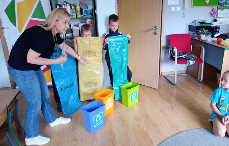 Ząbki - Warsztaty "EkoGłowa - Recyklingowa Moda"