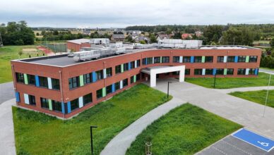 Klembów - Nowy budynek Szkoły Podstawowej w Woli Rasztowskiej został oddany do użytkowania!