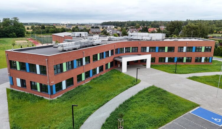 Klembów - Nowy budynek Szkoły Podstawowej w Woli Rasztowskiej został oddany do użytkowania!