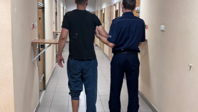 Ugodził kolegę nożem. Został zatrzymany przez policję.