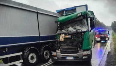 Zderzenie trzech ciężarówek na krajowej 60-siątce