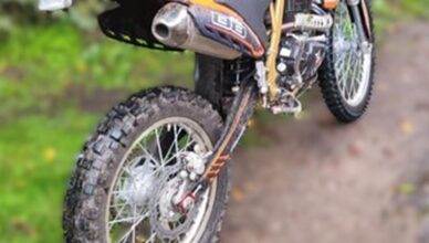 16-letni motocyklista uderzył w ogrodzenie – został ranny