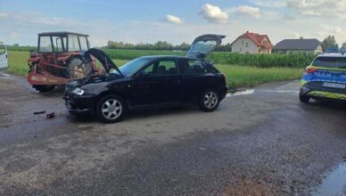 Kolizja ciągnika rolniczego z samochodem osobowym