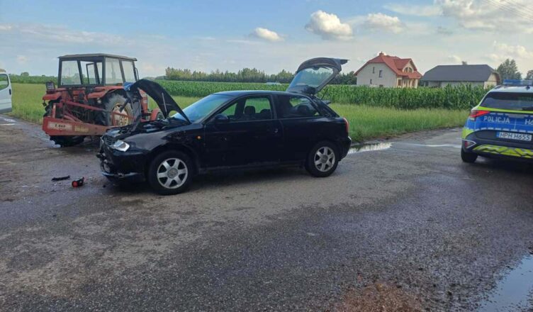 Kolizja ciągnika rolniczego z samochodem osobowym