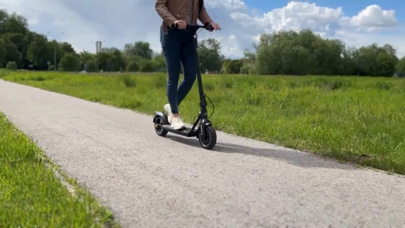 Dwaj nastolatkowie przetransportowani do szpitala po upadku na hulajnodze elektrycznej