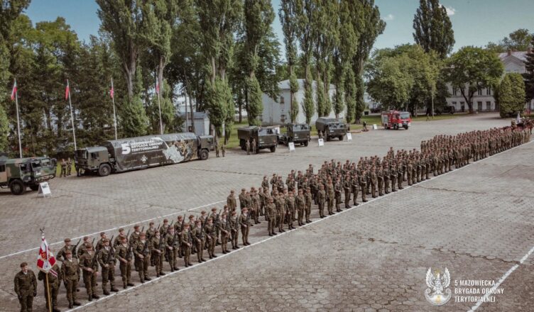 5 Mazowiecka Brygada Obrony Terytorialnej świętowała kolejny rok służby i powitała nowych żołnierzy