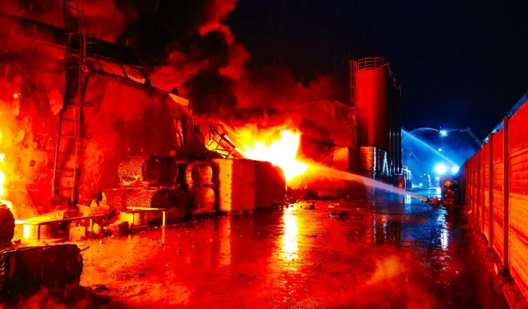 Pożar hali produkcyjno-magazynowej w Mińsku Mazowieckim