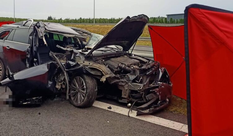 Tragiczny wypadek na S7 pod Grójcem. Jedna osoba nie żyje, droga była całkowicie zablokowana