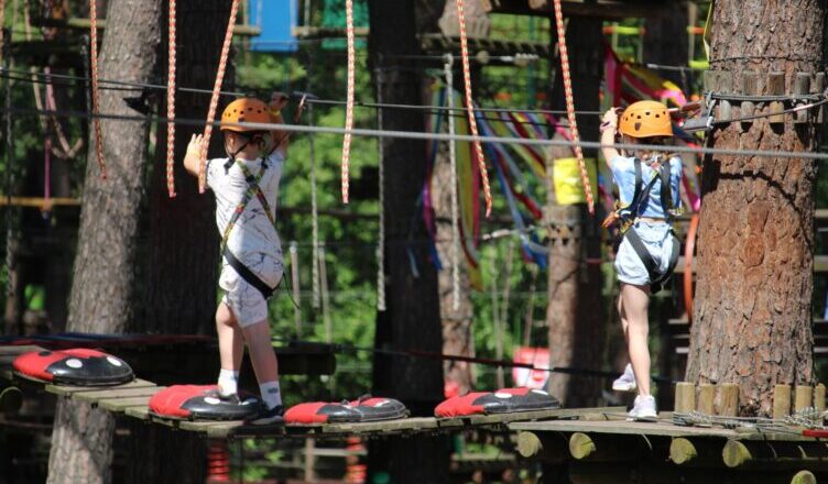 Letnia przygoda w Gminie Dąbrówka zakończona. Dzieci wracają z wakacji pełne wrażeń