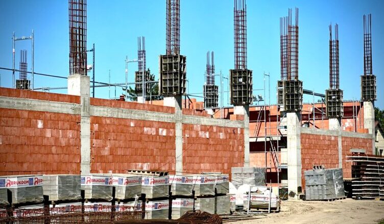 Nowa hala sportowa w Wołominie nabiera kształtów