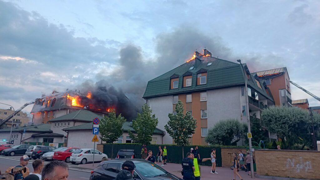 Pożar w Ząbkach - Komunikat prasowy Polskiej Izby Inżynierów Budownictwa po pożarze budynku wielorodzinnego - apel PIIB o pilny przegląd poddaszy w Polsce