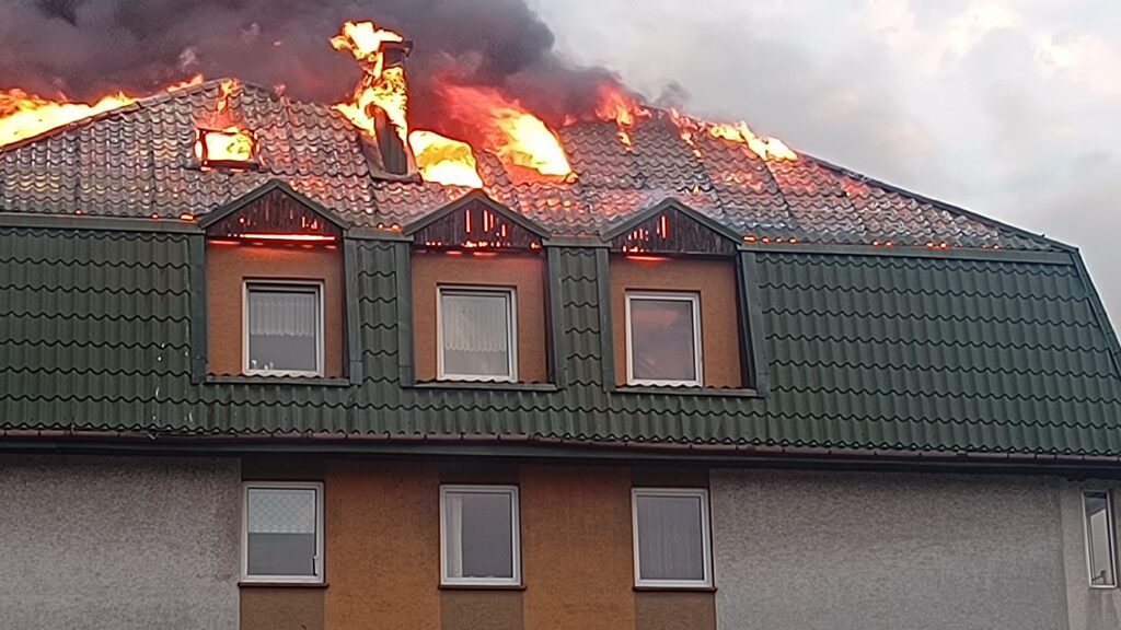 Pożar, który wstrząsnął Ząbkami. Biegli wskazali prawdopodobną przyczynę