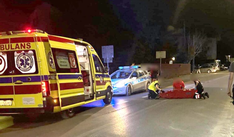 Groźny wypadek w centrum miasta. Motocyklista w ciężkim stanie trafił do szpitala.