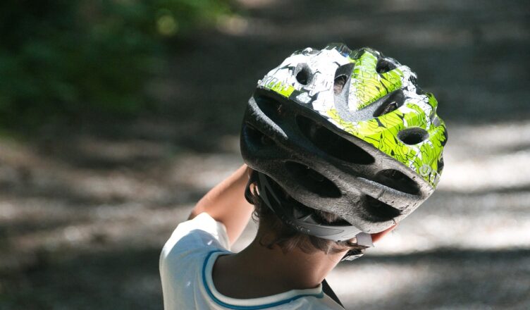 Obowiązek jazdy w kasku do 16 roku życia - rekomendacje po posiedzeniu KRBRD