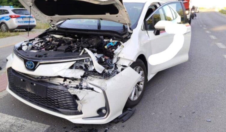 Kolizja osobówek na Dworkowej w Kobyłce