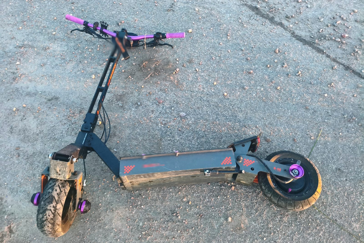 Kolizja hulajnogi elektrycznej z samochodem osobowym