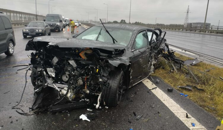 Paraliż na trasie S8. Luksusowe BMW doprowadziło do karambolu pod Radzyminem