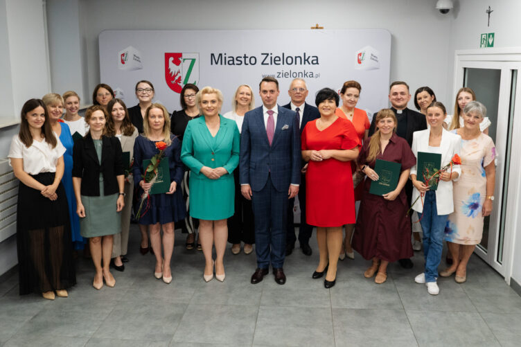 Zielonka - Awans zawodowy 14 nauczycieli