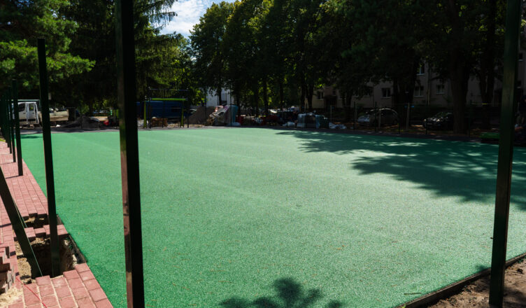 Zielonka - Ostatnia prosta na budowie boiska w Osiedlu Poligon