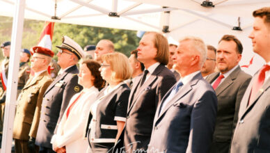 Wołomin - wyrazy pamięci i wdzięczności skierowane na uroczystość pod Tablicami Pomocy Narodów w Ossowie