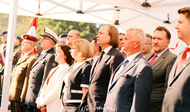 Wołomin - wyrazy pamięci i wdzięczności skierowane na uroczystość pod Tablicami Pomocy Narodów w Ossowie