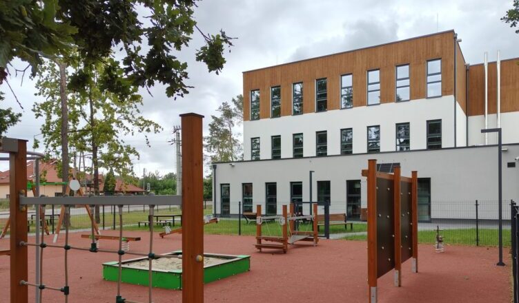 Nowa szkoła w Kobyłce gotowa na przyjęcie uczniów