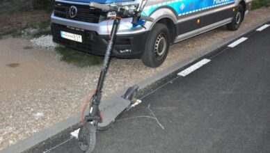 Nietrzeźwi nastolatkowie na hulajnodze – groźny wypadek w Deskurowie