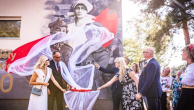 Mural w Rudzie – hołd dla kobiet Bitwy Warszawskiej