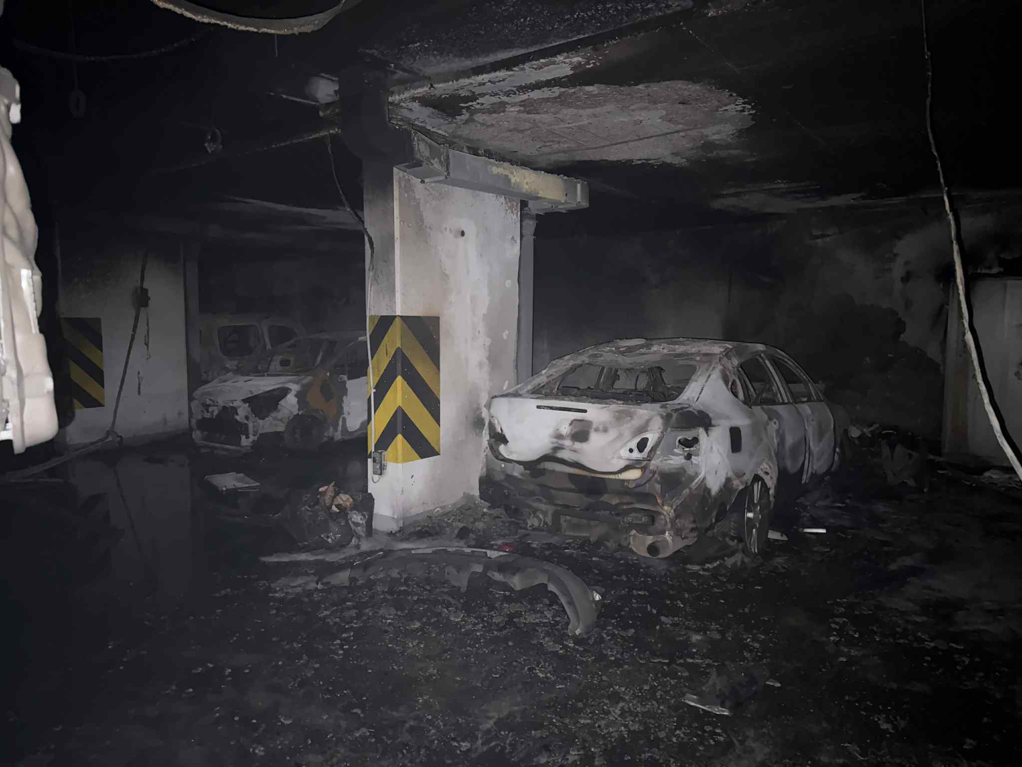 Groźny pożar w Ząbkach. Ogień w garażu podziemnym przy ul. Powstańców