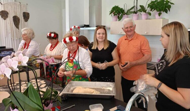 Koło Gospodyń Wiejskich „Jamajka” z wizytą w Centrum Opiekuńczo-Mieszkalnym w Tłuszczu