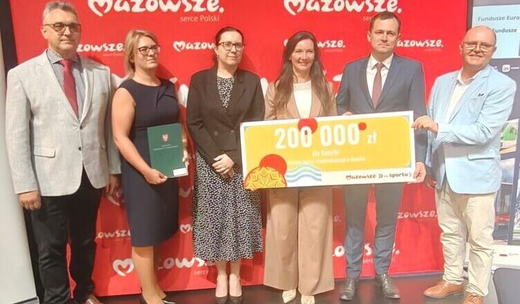 Nowe boisko w Kobyłce coraz bliżej. Miasto pozyskało 200 tysięcy złotych na realizację inwestycji