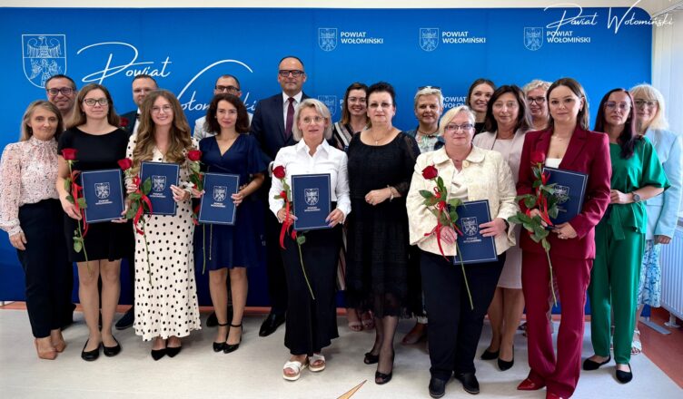 Nowe nominacje i awanse w oświacie. Uroczystość w Starostwie Wołomińskim
