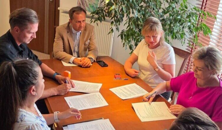 Nowy Pumptrack w Tłuszczu – umowa podpisana, inwestycja rusza pełną parą