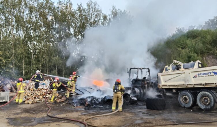 Pożar w Słupnie – osiem zastępów straży w akcji