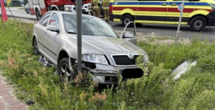 Na DW634 auto osobowe wypadło z drogi w Nowych Lipinach