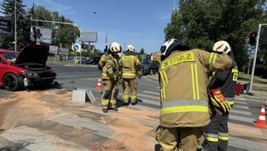 Zderzenie dwóch aut w Markach – szybka interwencja służb