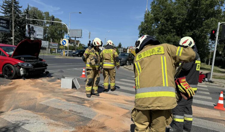 Zderzenie dwóch aut w Markach – szybka interwencja służb
