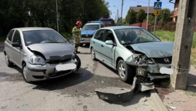 Zderzenie osobówek w Tłuszczu – szybka mobilizacja służb ratunkowych