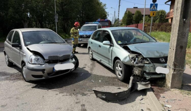 Zderzenie osobówek w Tłuszczu – szybka mobilizacja służb ratunkowych