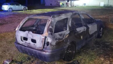 Pożar samochodu osobowego w Tłuszczu