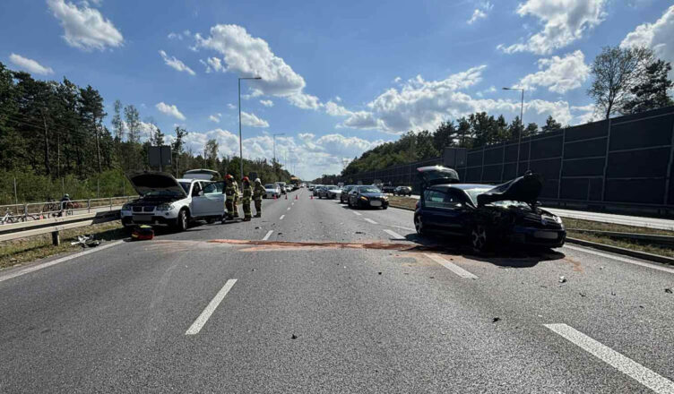 Zderzenie na drodze wojewódzkiej nr 631 - jedna osoba trafiła do szpitala