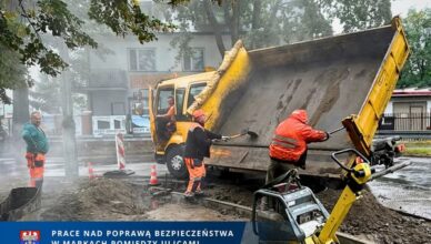 Bezpieczniej na Piłsudskiego – korekta łuku i nowe oznakowanie w Markach